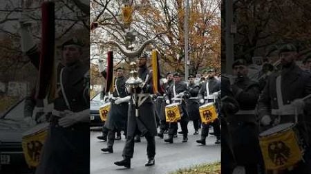 Marsch der Bundeswehr durch Berlin 🦅🇩🇪#militär #soldaten #wachbataillon #musikkorps #garde #army