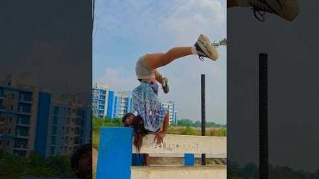 Headstand balance 😱🔥 #fitness #flexibility #yogapractice #ytshorts ￼