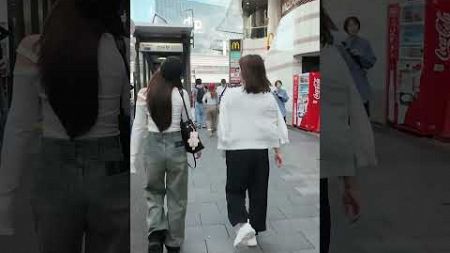 【高画質】渋谷ファッションシルエットウォーク：明るい昼の渋谷ストリート 帽子をかぶった女性 #shibuyawalk #shorts #fashion #fashionvideo #city