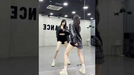 【眠羊】人机先评论😏 #美女 #舞蹈 #dance #shorts