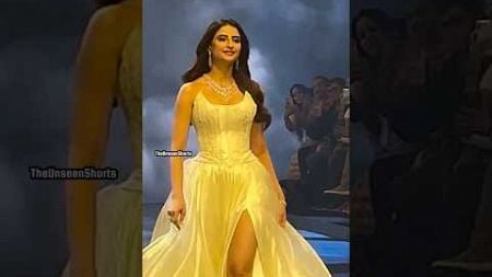 Palak Tiwari ramp walk in yellow outfit🔥🫶Bombay Times Fashion Week|The Unseen Shorts #palaktiwari