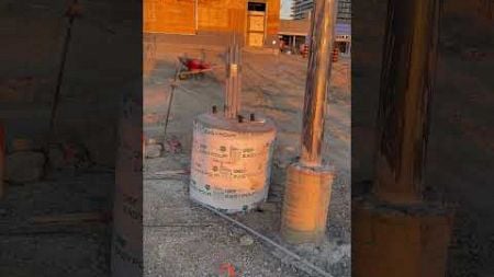 加拿大多伦多钢结构商业建筑底座。Steel structure commercial building street foundation base in Toronto, Canada.