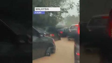 In Kuala Lumpur und Umgebung kam es zu heftigen Regenfällen, die zu Sturzfluten führten. #shorts