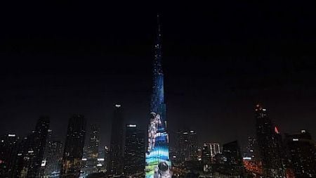 A light show at the world&#39;s tallest building, Dubai&#39;s Burj Khalifa