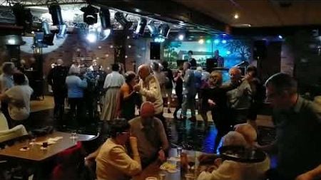 Lekker dansen in Dancing Waldeslust in Posterholt elke Zondag met live muziek