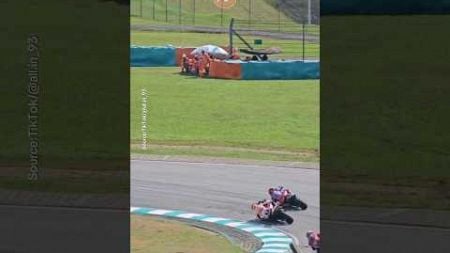 The moment of Luca Marini vs Marc Marquez at the Malaysian GP | #malaysiagp #motogp #lucamarini