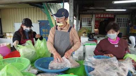 高雄金獅湖市場海鮮拍賣興達港王中皇海鮮叫賣