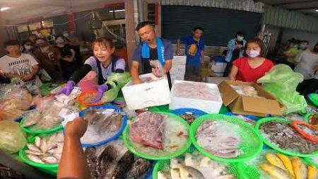 高雄金獅湖市場海鮮拍賣興達港王中皇海鮮叫賣