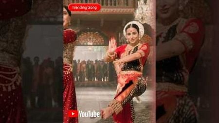 Watch Madhuri Dixit and Vidya Balan&#39;s Iconic Dance on Ami Je Tomar 3.0😍 #YTShorts