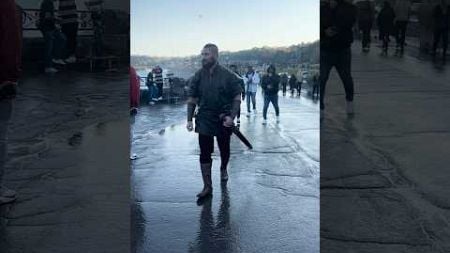 Ragnar Lothbrok Walking in Public #fashion #costume #ragnarlothbrok #foryou #reactionvideo #reaction