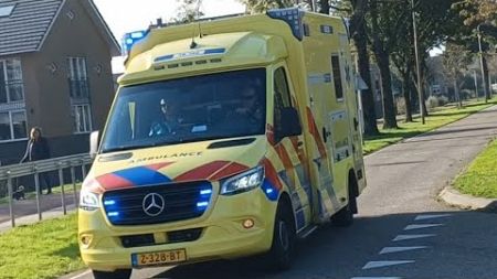 Ambulance met spoed in Hendrik-Ido-Ambacht!