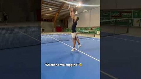 ‘Mio cuggino mi ha insegnato a giocare a tennis’ cit