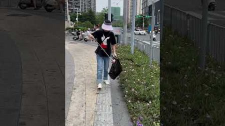 #捡垃圾 爱护环境 Trash Picking Up