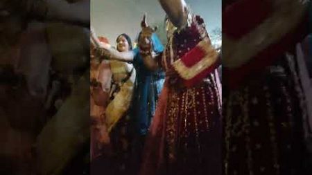 Dulhan bna gye oye💃💃🎉#wedding #funny #vairlvedio #youtobeshorts #dance #trending @Manik bhardwaj