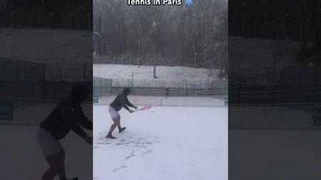 Tennis in the snow in Paris* (Clamart) today for Liam Branger and Adrien Gobat ❄️#tennis