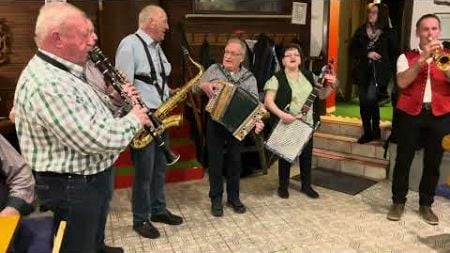 Sänger u. Musikantenstammtisch beim Buschenschank Steinriegelkeller — 16.11.2024 / Teil 16