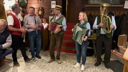 Sänger u. Musikantenstammtisch beim Buschenschank Steinriegelkeller — 16.11.2024 / 17