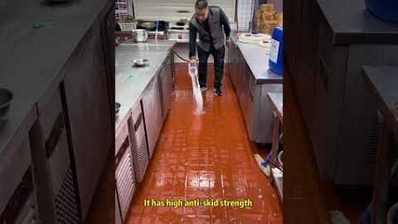 The wet and slippery floor of the catering kitchen uses new anti-slip materials