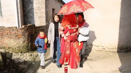 中国贵州省黔东南旧州古城婚礼Wedding in the Ancient City of Qiandongnan, Guizhou Province, China