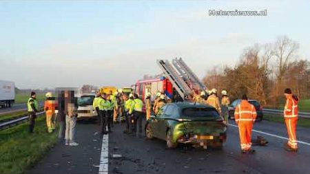 A28 uren dicht..Auto&#39;s botsen bij De Wijk &quot;Ravage&quot;