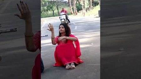 Abhira on road sences BTS on location #serial #behindthescene #drama #yrkkh #tellyboosters