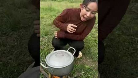 Single mom show SURVIVAL in Forest#camping #bushcraft #outdoorc😱😲😆