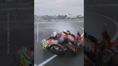 Throw back! Rossi Drags Stoner | #motogp #caseystoner #valentinorossi