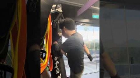 エニタイムフィットネスでストレス解消サンドバッグ打ち！#punchingbag #sandbag #anytimefitness