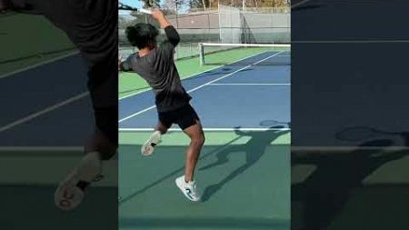 How to handle serve and volley #tennis #shorts #tennishighlights