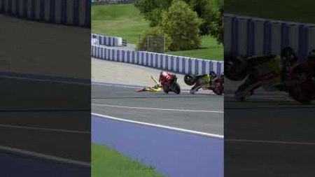 WOW!!! SHOCKED AND CRASHED BECAUSE THERE WAS A RIDER PASSING. #motogp #crash #race #smartphone