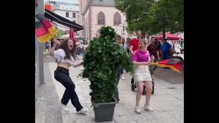 Bushman prank Germany funny reaction Fußball ferns #bushman #prank #funny #comedy #fun #bushmanscare