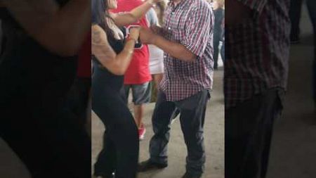 Baile en la pulga de Alamo #baile #dance #muscia #bailando #diversion #music #dancing