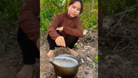 Survival Skills: SMART idea and USEFUL in forest #camping #bushcraft#outdoors#survival#shorts