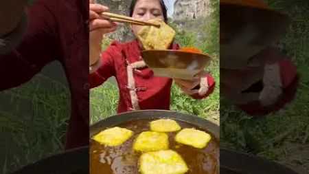 Eating yummy hot food on the cook near the beautiful Guizhou mountain! #food #foodie #mukbang #yummy