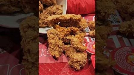 @TheHungryHub #kfc #party #streetfood #viralvideo #shortsvideo #food #foodblogger #shorts