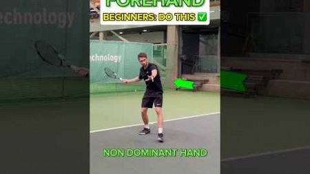 Beginner Vs Advanced: How to Hit a Tennis Forehand. #tennis #tennisforehand #forehand #tennisshorts