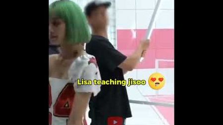 She is so kind 🤧 #lisa #funny #ytshorts #fypviral #lili @BLACKPINK