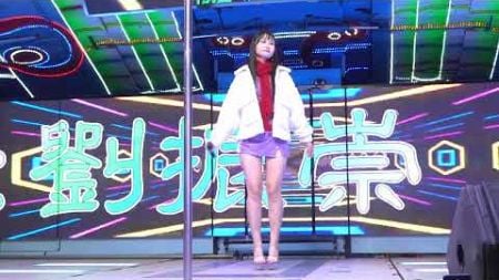 美女歌手 演唱: