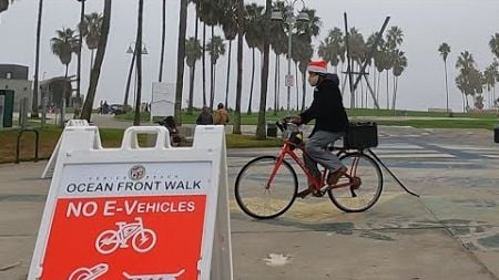 Wet Pre-Christmas Stroll down Venice Boardwalk