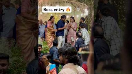 Megastar Chiranjeevi entry at the PV Sindhu wedding reception #megastar #chiranjeevi #pvsindhu