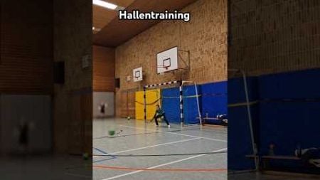 Hallentraining #fussball #fußball #torwart #torhüter #keeper #goalkeeper #goalkeepertraining #shorts