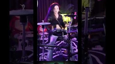 Cute girl #shorts #shortvideo #drums #drummer #drumcover #drumgirl #音乐现场 #热情表演 #dance #鼓手魅力 #鼓 #dj