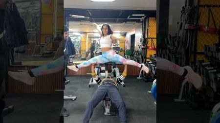 Batao kitna weight uthaya #action #stunt #viralshorts #couplegoals #fitness #split #benchpress