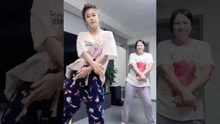 Mom &amp; Yu Lai 🤭@CityQuest-Letgo #yutinhyulai #funnydance #dance