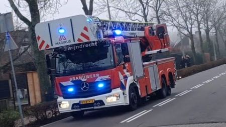 Brandweer Hendrik-Ido-Ambacht en Zwijndrecht met spoed naar een reanimatie in Hendrik-Ido-Ambacht!