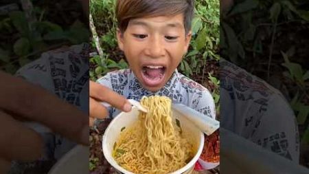 Survival Skills: SIMPLE but very USEFUL#survival#bushcraft#camping #outdoors#noodles🪴🤡#useful#shorts