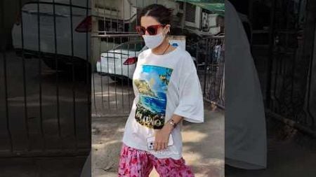 #saraalikhan nails her look in cute #pyjamas #shorts #bollywood #actress #fashion