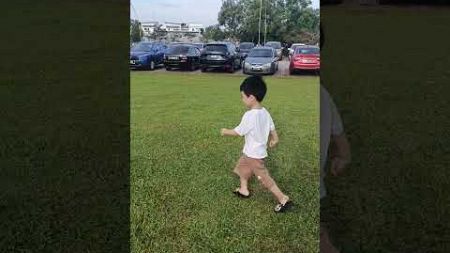 踢足球 #soccer #3yrsold 米科的圣诞礼物~足球