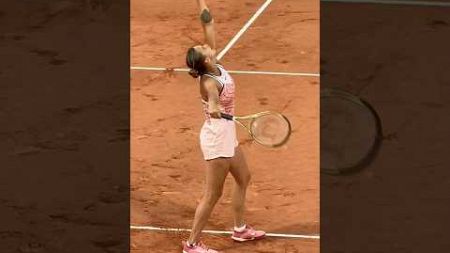 Aryna Sabalenka’s power forces the error #tennis #shorts