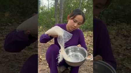 Single mom show SMART idea for SURVIVAL in forest #camping #outdoor #bushcraft #survival